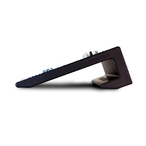 Mezclador digital compacto de 22 entradas y 12 salidas Qu-16