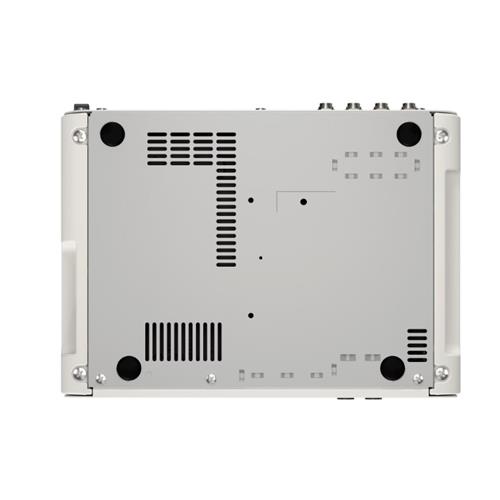 Interfaz de audio/video USB-C de 6 entradas y 4 salidas. Color blanco URX44VW